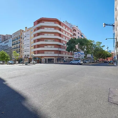 בית הארחה Campo Pequeno Prestige 3*